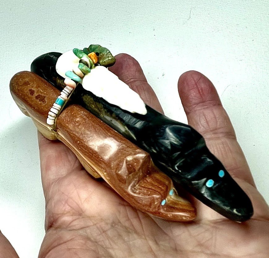 Zuni Spirits is proud to represent a variety of Zuni fetish carvers, including Jayne Quam!