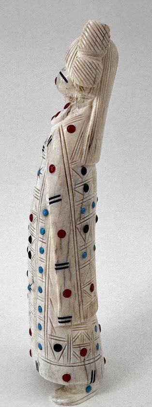 Zuni Spirits is proud to represent a variety of Zuni fetish carvers, including Troy Sice| Mule Deer Antler Zuni Maiden